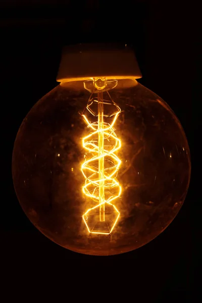 Filament lumineux dans la lampe — Photo