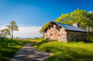 Barınak Hawksbill zirvesinde, Shenandoah Milli Parkı'nda, Virgin