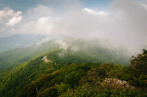 Niebla sobre las montañas Blue Ridge, vista desde Little Stony Man Cl — Foto de Stock