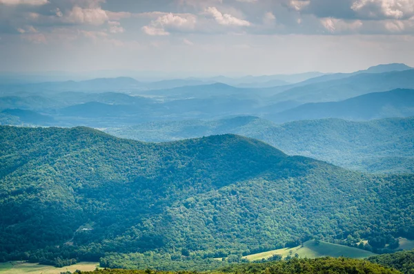 Camadas da Blue Ridge, vistas no Parque Nacional Shenandoah, Virg — Fotografia de Stock