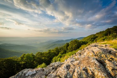 Yaz akşam görünümü Franklin Cliff üzerinden Shenandoah Vadisi