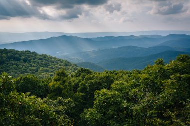 Görünümünde Blue Ridge Dağları üzerinden Bearfence dağ, o