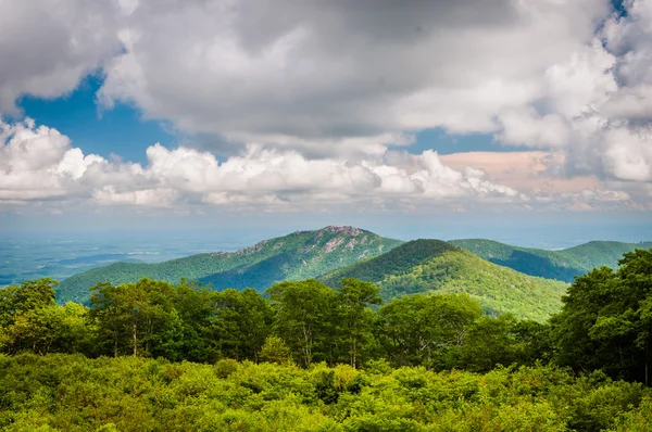 View of Old Rag Mountain from Thoroughfare Overlook, on Skyline — Stock Photo, Image