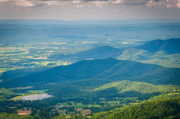 Pohled na šipku jezera a údolí Shenandoah z Skyline Dr — Stock fotografie