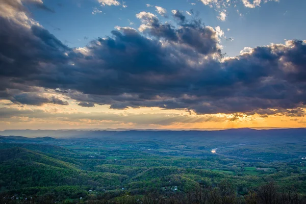 Günbatımı manzarası sürücüden, Shenan Shenandoah Vadisi üzerinde