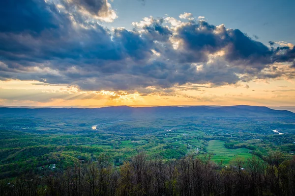 Закат над долиной Шенандоа, от Skyline Drive в Шенане — стоковое фото