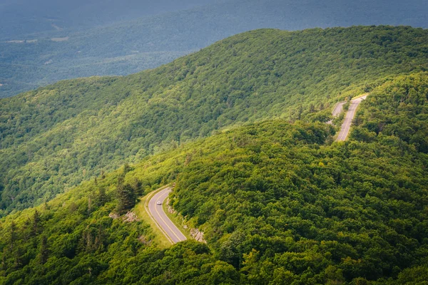 Вид на Skyline Drive и Blue Ridge Mountains from Little S — стоковое фото