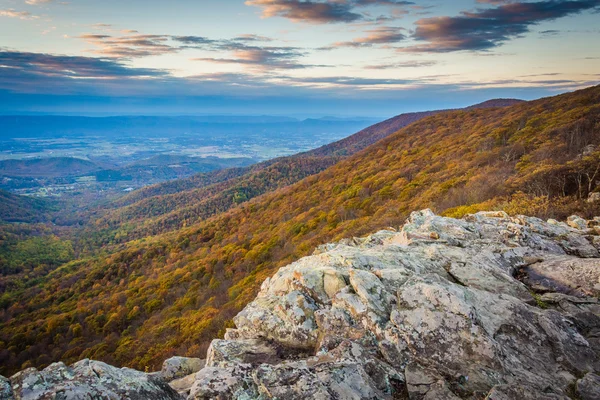 View of fall color in the Blue Ridge and Shenandoah Valley from — Stock Photo, Image