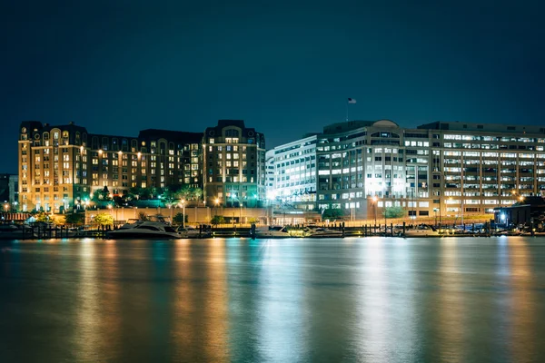 Gecede Washingto Washington liman bölgesinde boyunca binalar — Stok fotoğraf