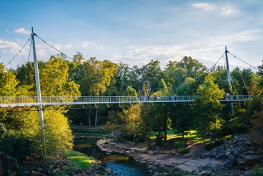 Köprü üzerinde sazlık, Falls Park Greenville, Güney Caro