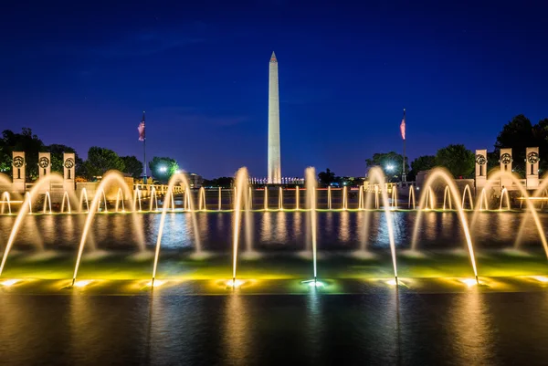 Fountains at the National World War II Memorial and the Washingt — Stockfoto