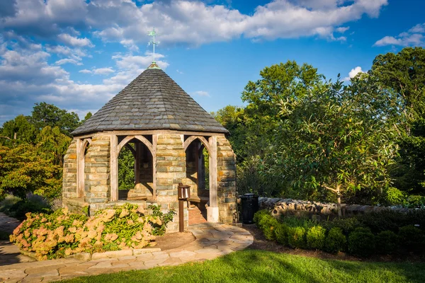 Pavilon a püspök 's Garden és a washingtoni nemzeti Cathed — Stock Fotó