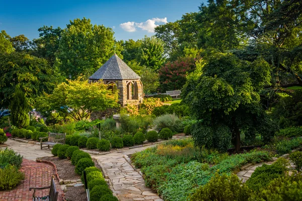 Gazebo en el Jardín del Obispo en la Catedral Nacional de Washington — Foto de Stock