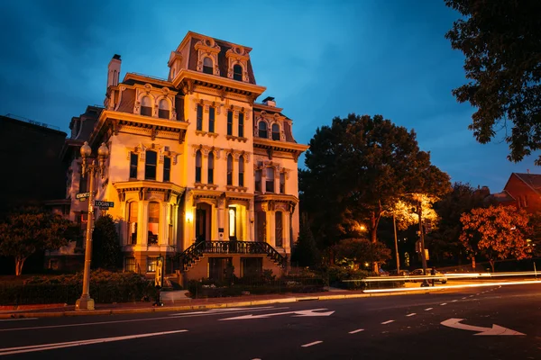 Historisch huis langs Logan cirkel 's nachts, in Washington, Dc. — Stockfoto