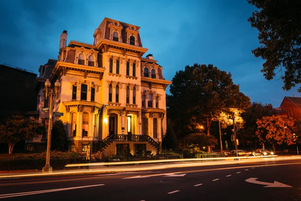 Historisch huis langs Logan cirkel 's nachts, in Washington, Dc. — Stockfoto