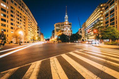 Kavşak ve New York Avenue Presbiteryen Kilisesi, hemen hemen