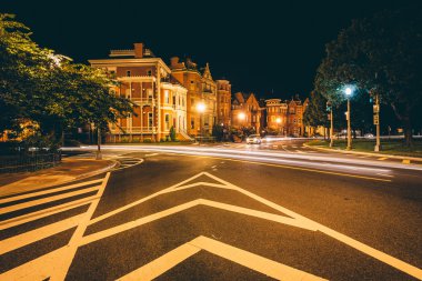 Logan Circle uzun pozlama trafik ve tarihi evler 