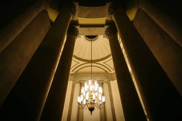 Pillars and chandelier inside the United States Capitol, in Wash — Stock Photo, Image