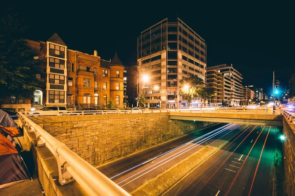 Washington Circle çamaşır içinde K Street altgeçitte gece, — Stok fotoğraf