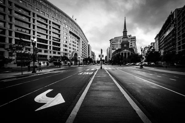 Die presbyterianische Kirche New York Avenue und die Kreuzung in der Waschstraße — Stockfoto