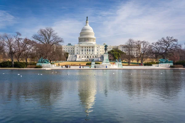 Az Egyesült Államok Capitoliuma és a tükröző medence, Washington, dc. — Stock Fotó