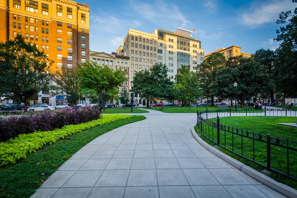 Chodnik i budynków o Farragut Square, w Washington, Dc. — Zdjęcie stockowe