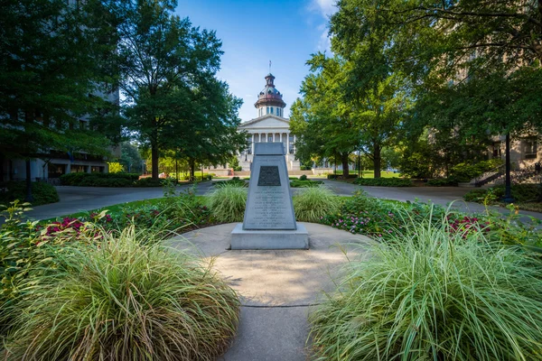 Garden outside the South Carolina State House in Columbia, South — Stock Photo, Image