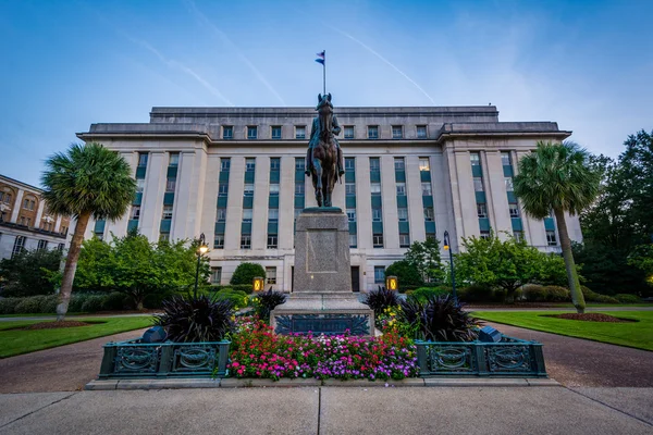 Estátua e edifício no Capitólio Estadual em Columbia, South Caro — Fotografia de Stock