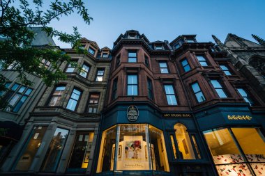 Back Bay, Boston, Massachusetts Newbury Street üzerinde binalar.