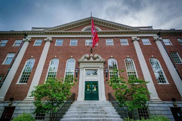 Lehman Hall, en la Universidad de Harvard, en Cambridge, Massachusetts . — Foto de Stock