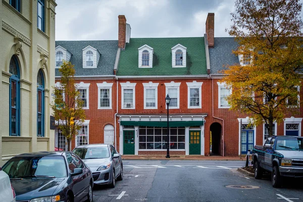 Edificios en color y ladrillo de otoño en Easton, Maryland . —  Fotos de Stock