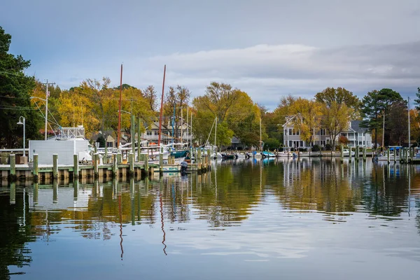 Őszi színe, a kikötő, a St. Michaels, Maryland. — Stock Fotó