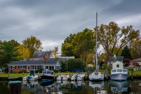 Barcos atracados en el río Miles, en St. Michaels, Maryland . — Foto de Stock