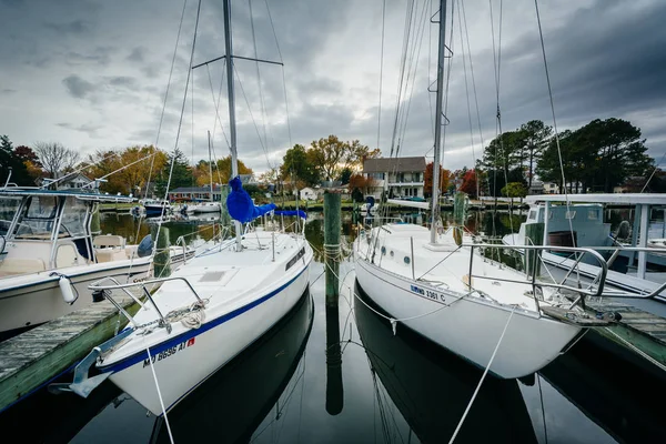 Barcos atracados en el río Miles, en St. Michaels, Maryland . — Foto de Stock