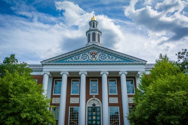 The Baker Library, at Harvard Business School, in Boston, Massac — Stock Photo, Image