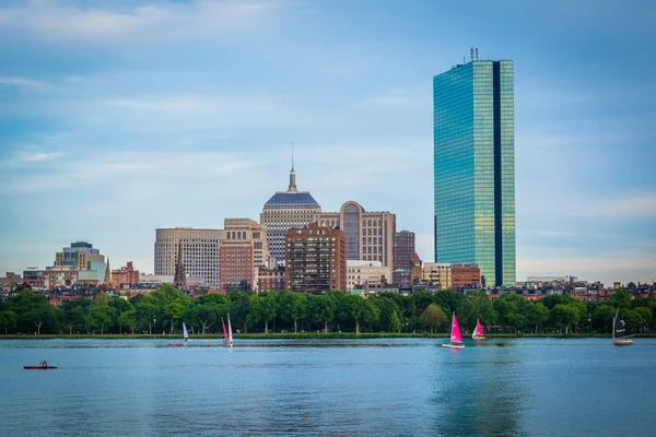 De skyline van Boston en de Charles River, gezien uit Cambridge, Massa — Stockfoto