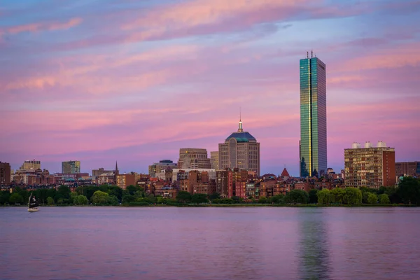 Lo skyline di Boston e Charles River al tramonto, visto da Cambri — Foto Stock