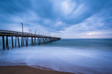 Balıkçılık iskele ve Atlas Okyanusu'nda Virgini uzun pozlama