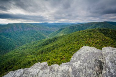 Linville Gorge Hawksbill dağda Pisgah Na gelen görünümünü
