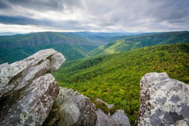 Linville Gorge Hawksbill dağda Pisgah Na gelen görünümünü