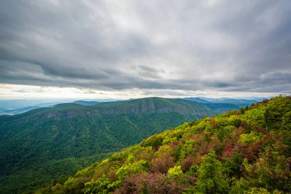 Podzimní přehled o Blue Ridge Mountains z Hawksbill memoranda — Stock fotografie
