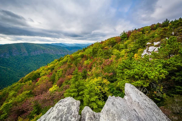 Wczesna jesień widok Blue Ridge Mountains z Mou szylkretowy — Zdjęcie stockowe