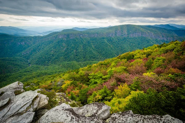 Vue du début de l'automne sur les montagnes Blue Ridge depuis Hawksbill Mou — Photo