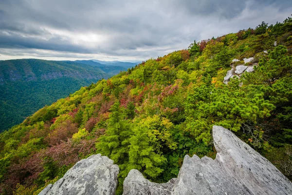 Vista temprana de otoño de las montañas Blue Ridge desde Hawksbill Mou —  Fotos de Stock