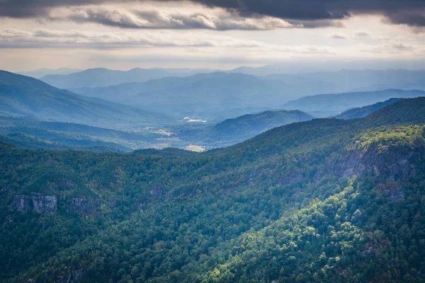 Vista de las montañas Blue Ridge desde Hawksbill Mountain, en el —  Fotos de Stock