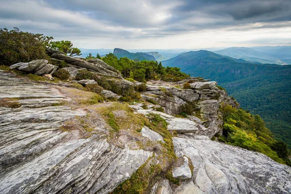 View of the Blue Ridge Mountains from Hawksbill Mountain, on the — Stock Photo, Image