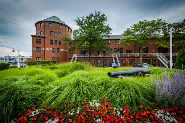 花园和在查尔斯镇，波士顿滨水建筑, — 图库照片