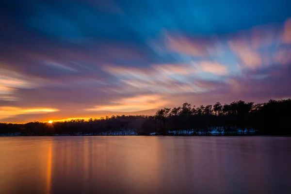 Lunga esposizione di Prettyboy Reservoir al tramonto, a Baltimora Cou — Foto Stock