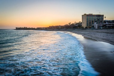 Gün batımında, Pacific Coast Ventura, California.