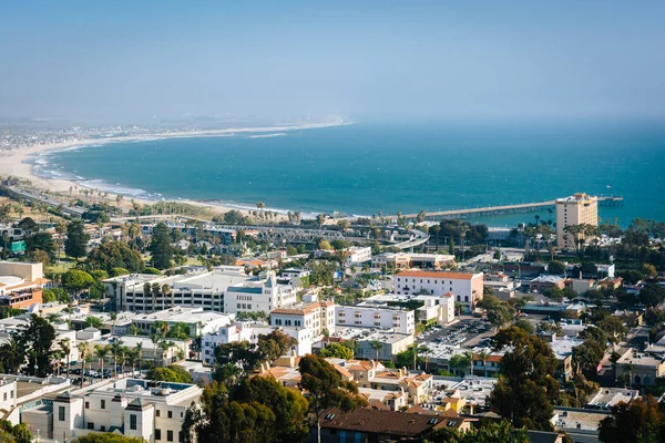 Pohled na centrum Ventura a pobřeží Pacifiku od Grant parku, — Stock fotografie